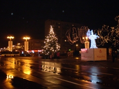 <strong><em>Anioł grający na skrzypcach w centrum Częstochowy</em></strong>