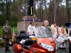 <em><strong>Honorowa warta pod czas Mszy Świętej.</strong></em>