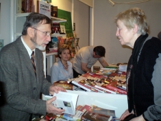 <em><strong>„Dedykację dla pani napiszę z radością...”</strong></em>